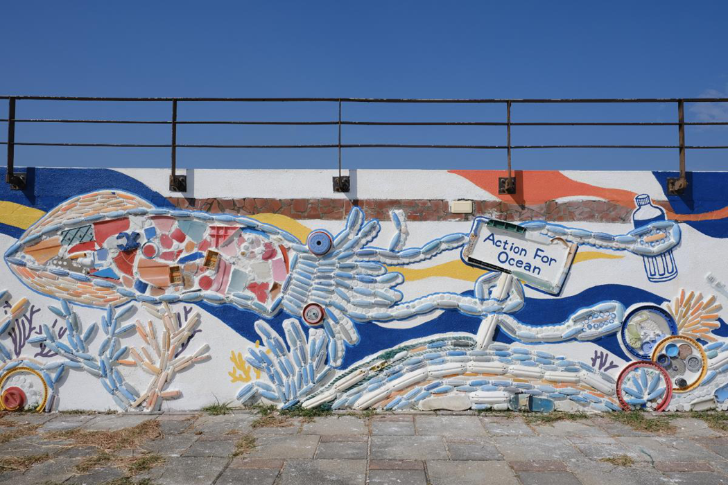 南山人壽設置13座海廢再生藝術牆，用行動響應環境永續。南山人壽/提供