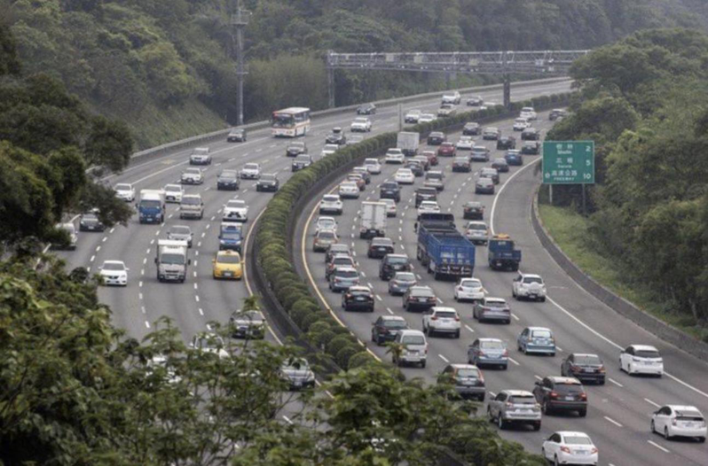 高速公路局預估，清明連假期間各地國道將湧現大量旅遊車潮。本報資料照片