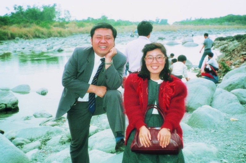 陳光復（左）與妻子鶼鰈情深，妻子2001年陪他返回澎湖家鄉，長期蹲點打拚。圖／陳光復提供