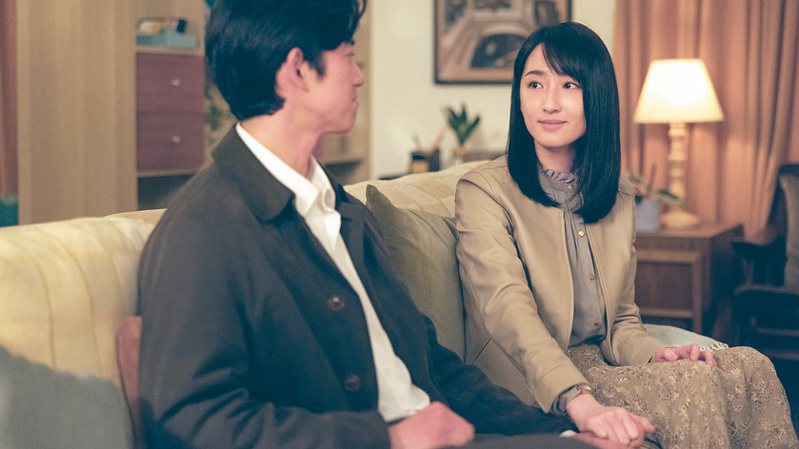 吳慷仁(左)、柯佳嬿在「模仿犯」中是一對前男女朋友。
圖／Netflix提供