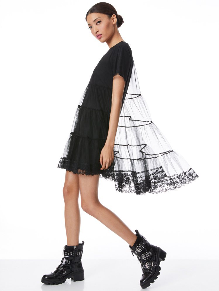 Alice + Olivia黑色薄紗迷你連衣裙，14,900元。圖／Alice + Olivia提供