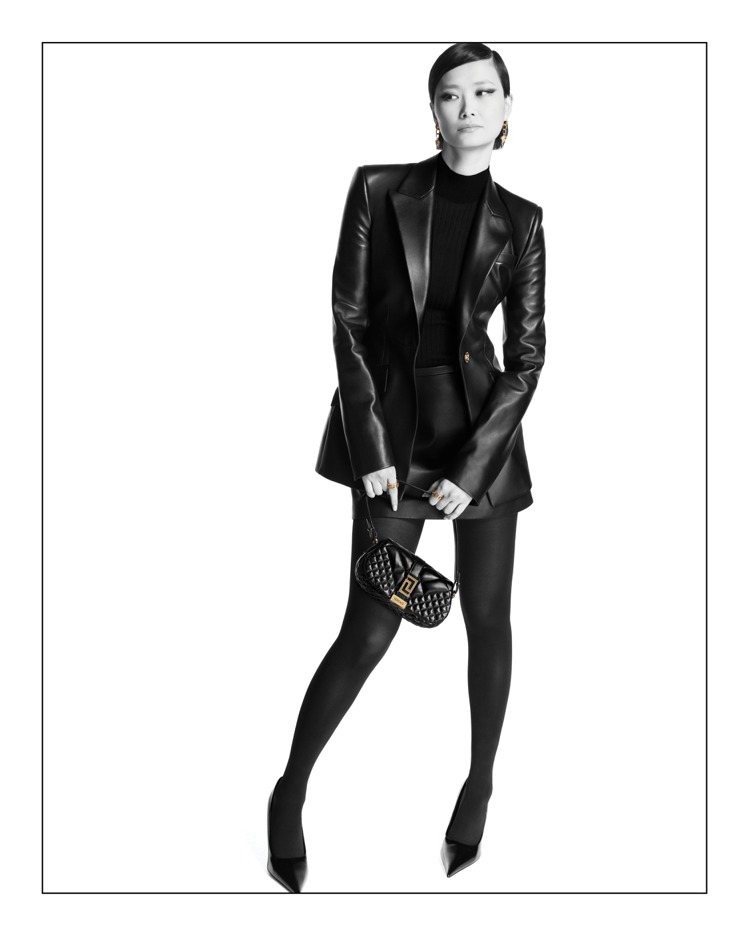 李宇春演繹Versace全新ICONS系列形象廣告。圖／Versace提供