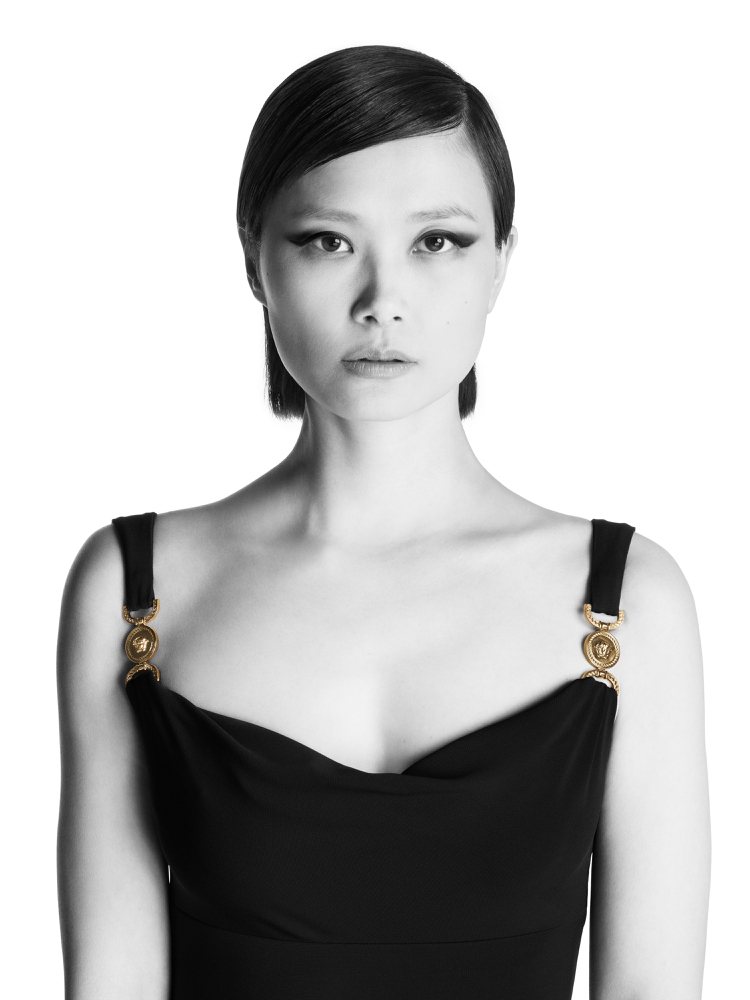 李宇春演繹Versace全新ICONS系列形象廣告。圖／Versace提供