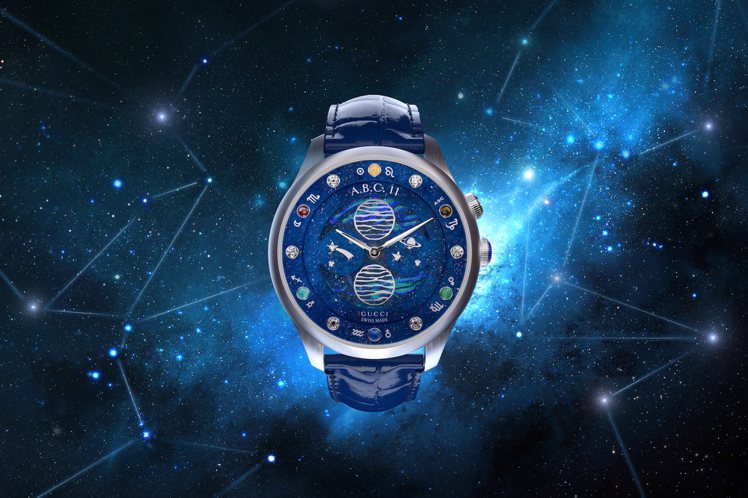 G-Timeless Moonlight 18K白金雙月相腕表客製化寶石鑲嵌藍色面盤，370萬元。圖／GUCCI提供