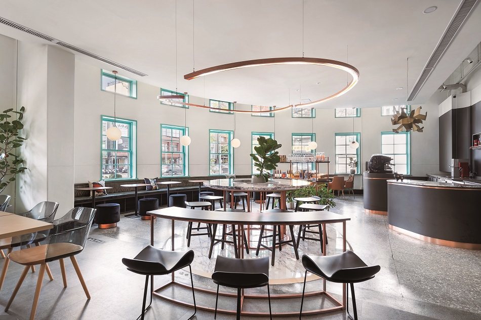 昭和J11咖啡館順著原本結構設計延續室內設計風格。