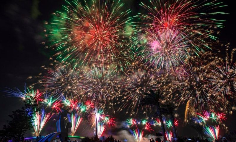 澎湖國際海上花火節20日登場，今年以迪士尼百年慶典為題。圖／KKday提供
