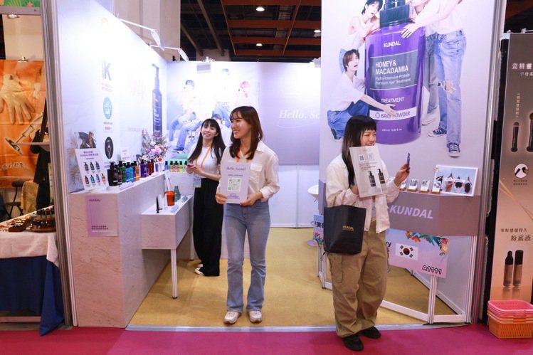 第33屆國際美容化妝品展，今天在世貿一館登場，帶來最新潮流資訊。記者王聰賢／攝影
