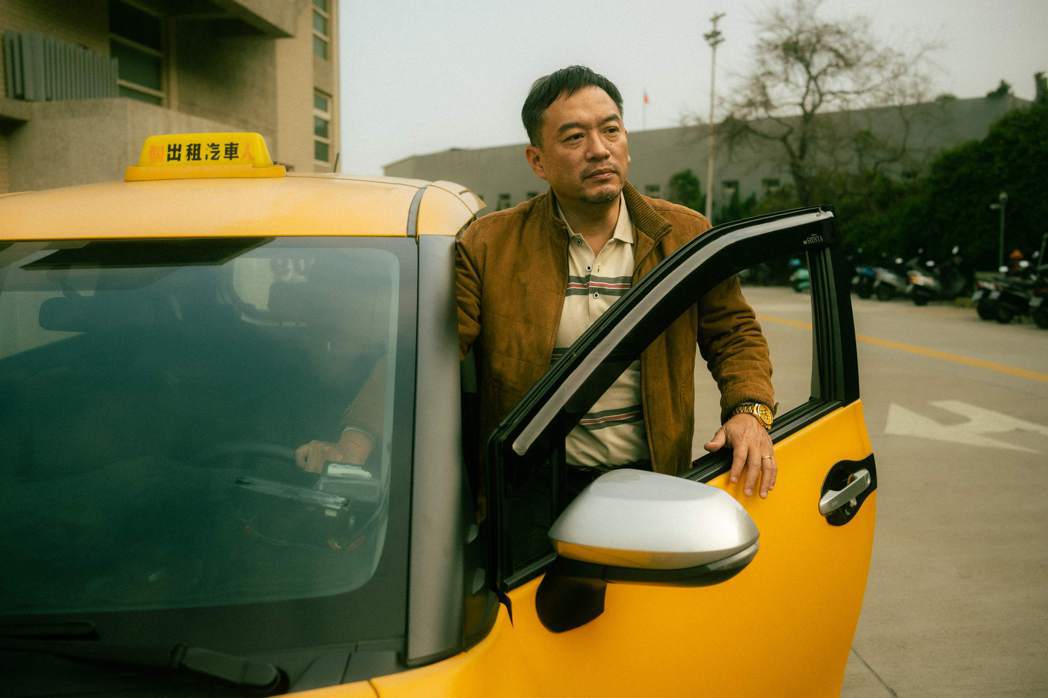 张翰在“半天的海边”中饰演计程车司机。图／公视提供