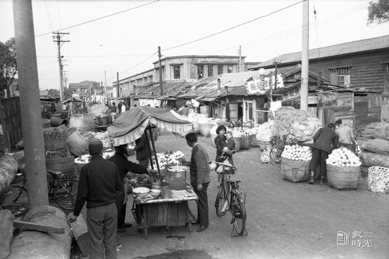 圖為中央市場一景。圖／聯合報系資料照（1963/01/21　陳明輝攝影）