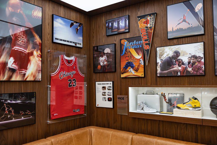 Jordan World of Flight澀谷旗艦店Flight Lounge則為專屬空間，能在此放鬆並了解Jordan Brand的歷史和籃球文化。圖／Nike提供