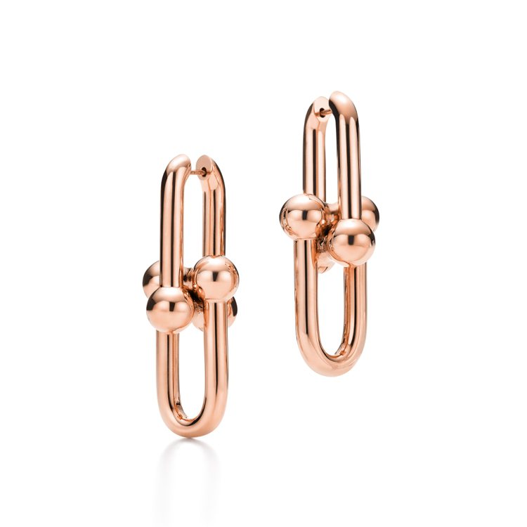 Tiffany HardWear 18K玫瑰金鏈結設計耳環，21萬1,000元。...