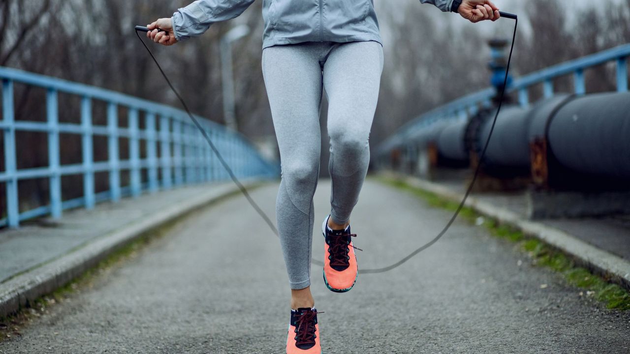 跳繩不止能鍛鍊心肺功能和全身肌肉，更能有效燃脂、消耗熱量，是一項老少咸宜的健身運動。圖片／Canva