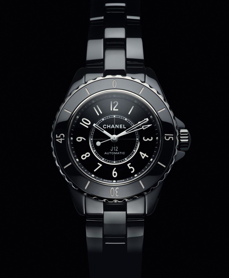 J12黑色陶瓷自動腕表。圖／香奈兒提供