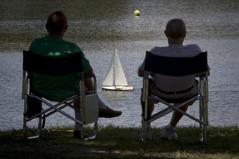 紐約時報指出，隨著美國人平均餘命上升至76歲，法定退休年齡也跟著延後，1960年後出生的美國人，如今要等到67歲才能領全額退休金。路透