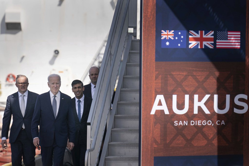 圖為澳洲總理艾班尼斯、美國總統拜登和英國首相蘇納克出席今年在美國聖地牙哥洛瑪角海軍基地舉行的AUKUS會議。
 圖／美聯社