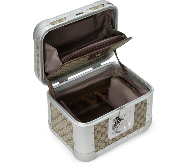 Gucci Valigeria棕色GG緹花化妝箱，78,200元，內裡並附夾層、方便分類收納。圖／GUCCI提供