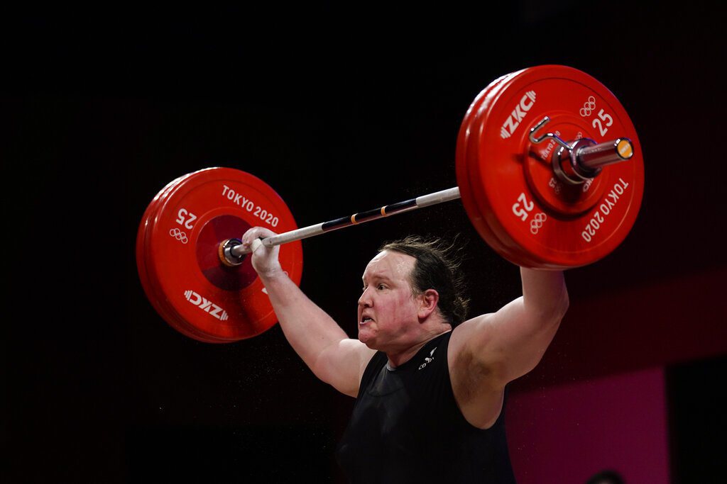 圖為奧運首位跨性別參賽者紐西蘭舉重選手哈伯德（Laurel Hubbard）。 圖／美聯社
