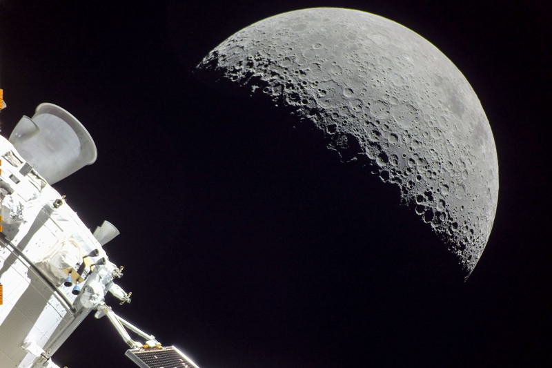 到目前為止，月球上還沒有GPS與網路。負責開發這些系統的人現在提出了一個好問題：月球該有自己的時區嗎？圖為2022年12月5日，NASA阿提密絲1號任務拍下的月球畫面。路透／Cover Images