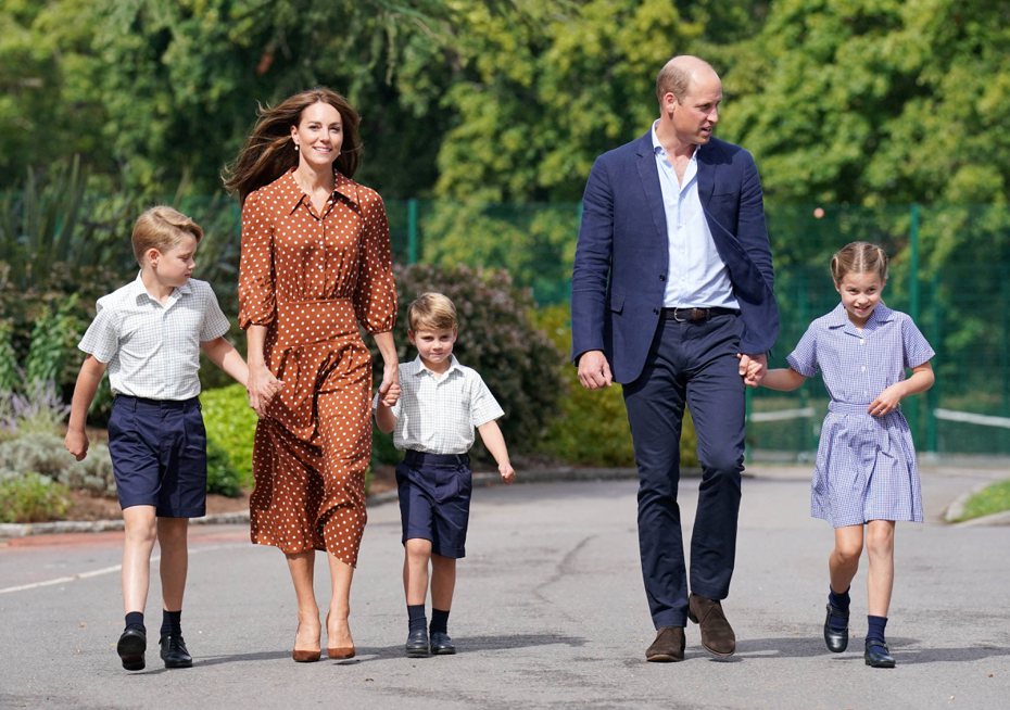 威廉、凱特夫婦與3個小孩都會在英王加冕大典上有顯著的存在。（路透資料照片）