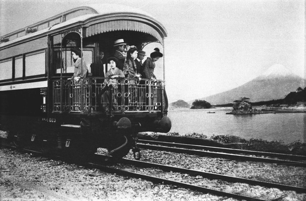 日本明治45年（1912）的特急列車。 圖／日本鐵道博物館