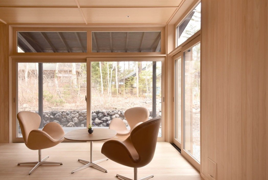 丹麥設計巨匠Arne Jacobsen 經典Swan Chair。 圖／Shis...