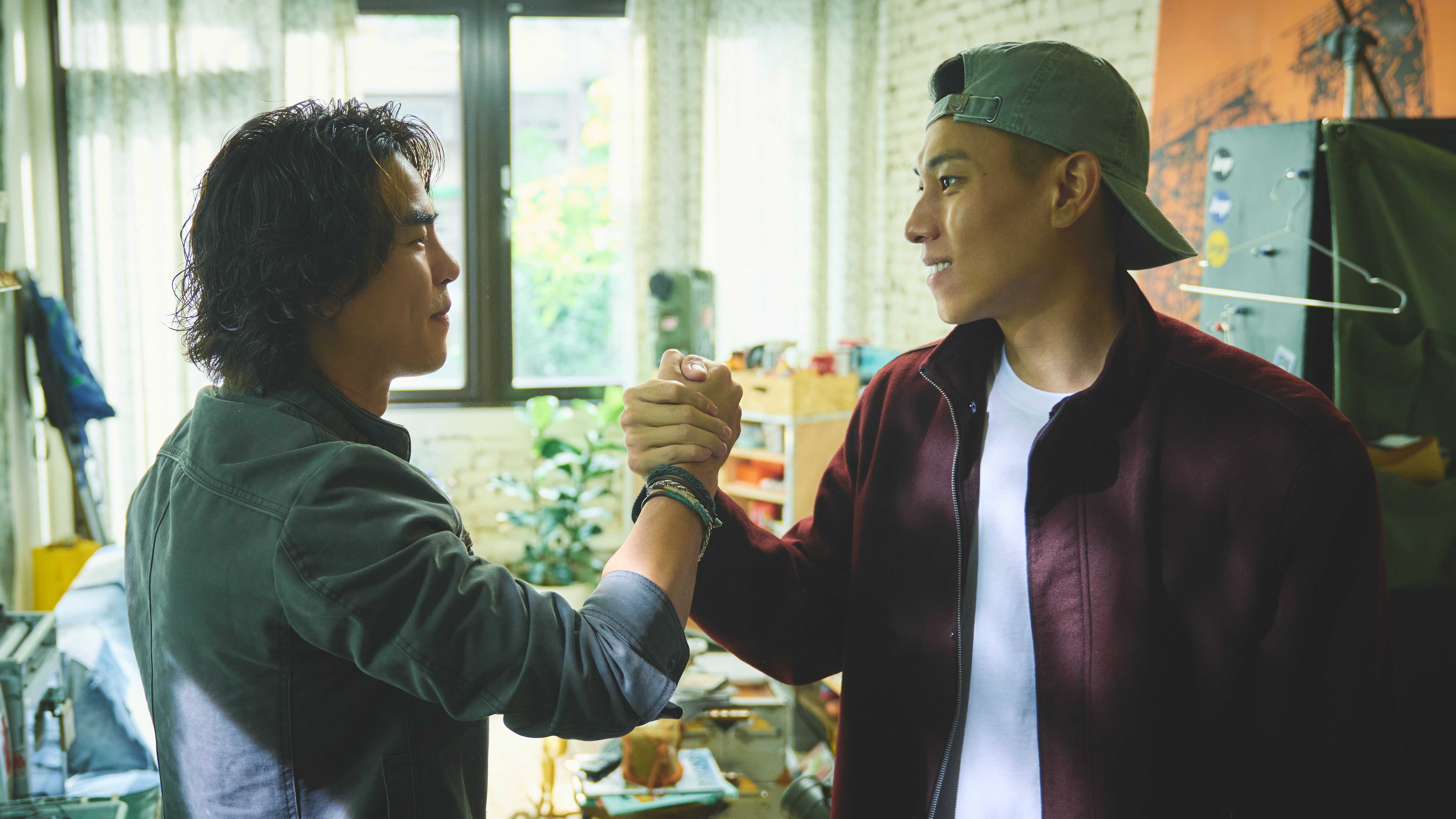 瘦子(右)在「速命道」中飾演柯有倫的弟弟。圖／寬魚國際提供