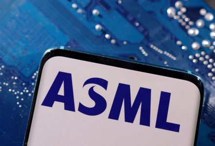 ASML表示，今年客戶對他們設備的整體需求仍超過產能。路透
