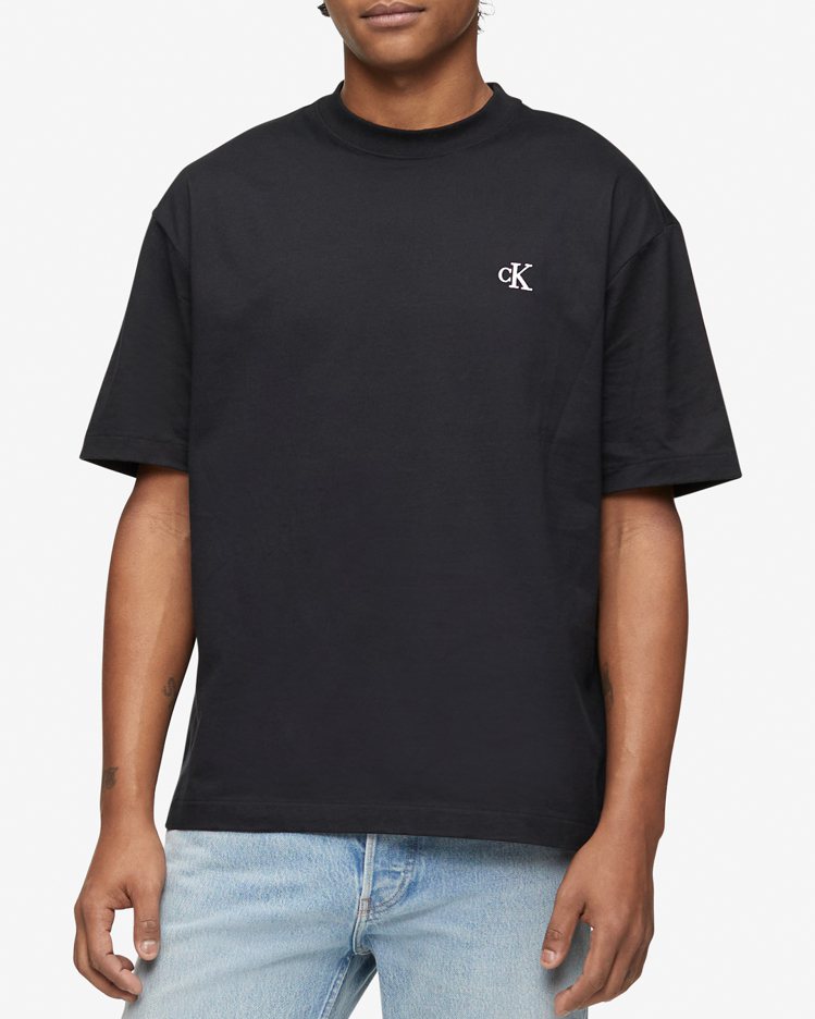 Calvin Klein刺繡標誌黑色短袖T恤，2,180元。圖／Calvin K...