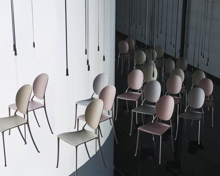 2023年米蘭國際家具展，Dior Maison續寫與 Philippe Starck 第二年的合作關係，打造經典雋永的家飾系列，推出此次最具有代表性的Monsieur Dior扶手椅。圖／Dior提供