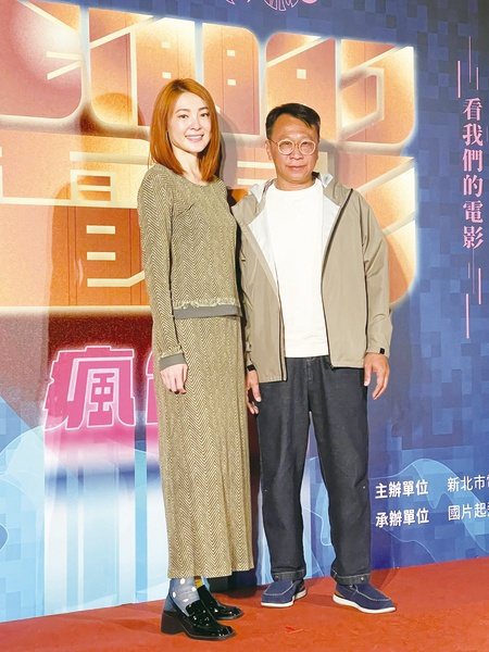 “做工的人”演员曾珮瑜(左)与游安顺(右)。(章文摄影)