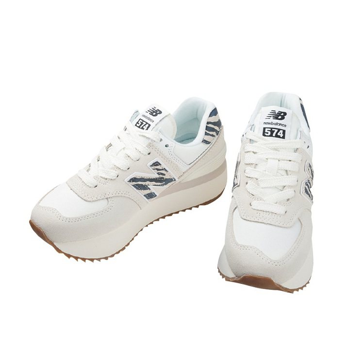new balance燕麥白女款復古休閒鞋(WL574ZDD) 限量10雙，推薦價3,080元。圖／比漾廣場提供