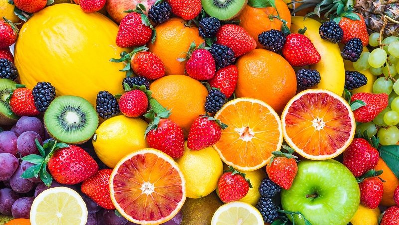 維生素C不只有美白功效，更能減脂！奇異果、柳橙不是含量最高的水果...專家教你看「維生素C每日攝取量」多少才夠？