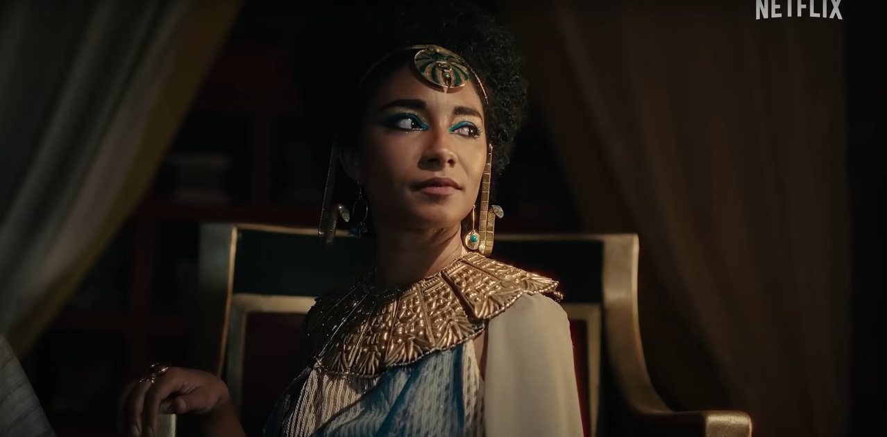 愛黛兒詹姆斯（Adele James）飾演「埃及豔后」。 圖／截自YouTube