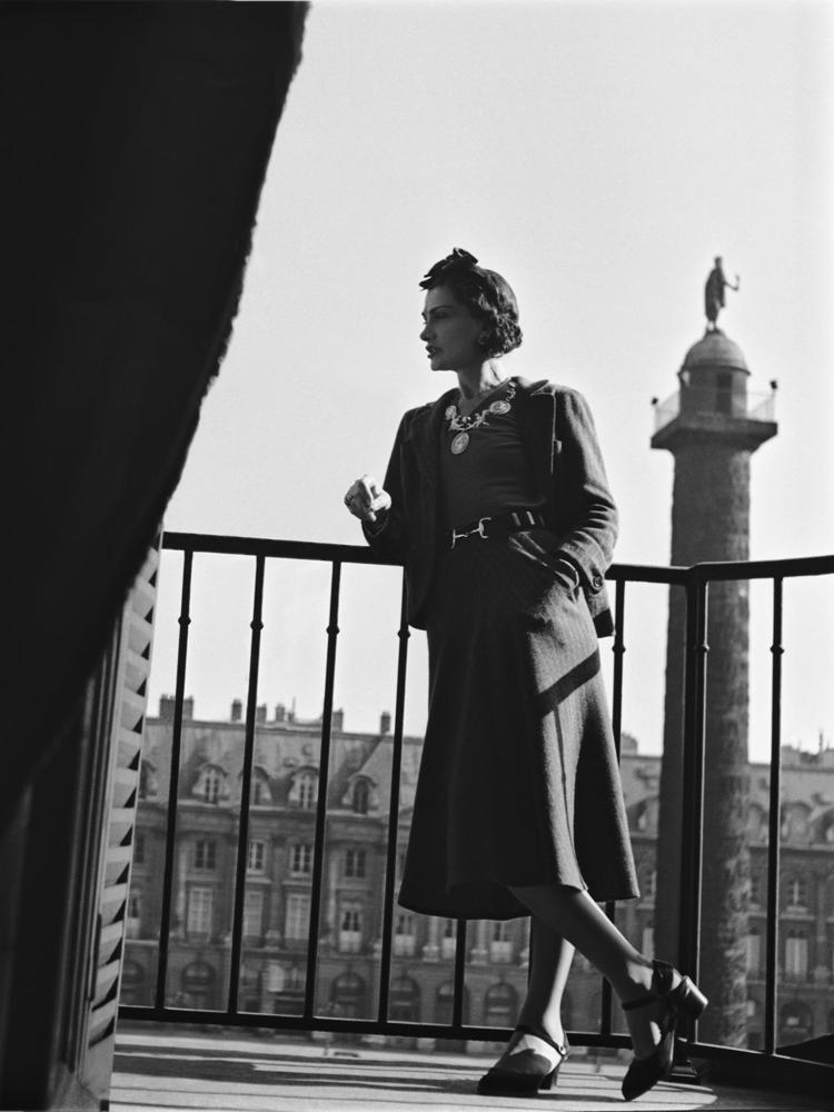 1937年嘉柏麗香奈兒女士攝於芳登廣場。圖／香奈兒提供