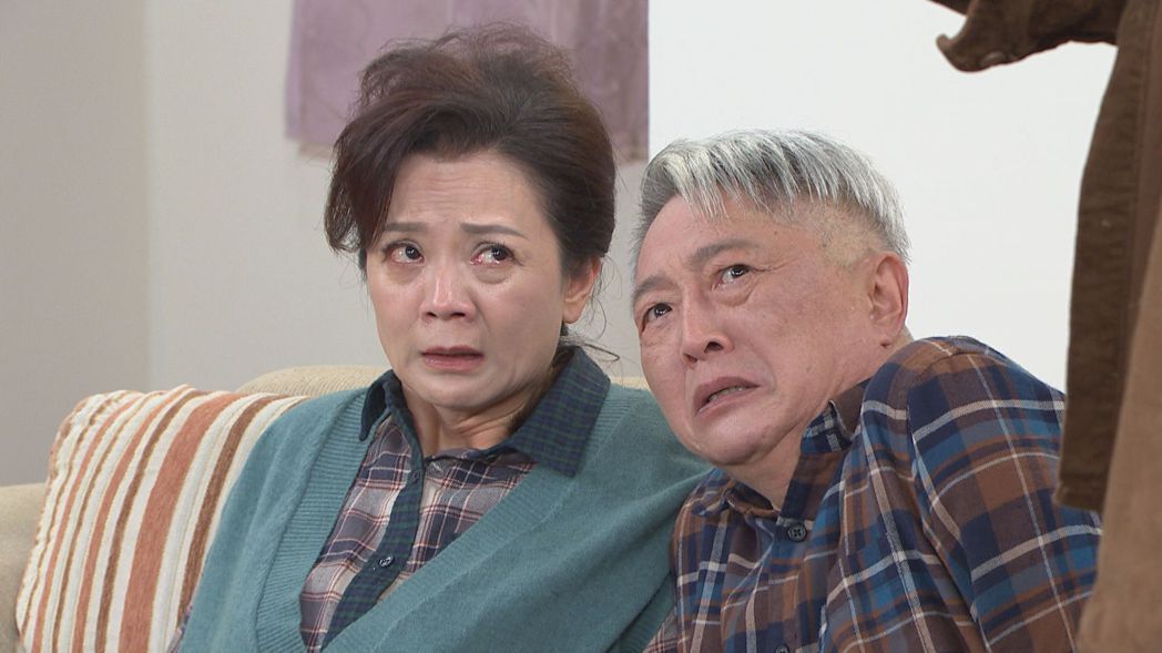 高欣欣(左)跟李国超夫妻演戏超有默契，高欣欣为夫献出动作戏。图／民视提供