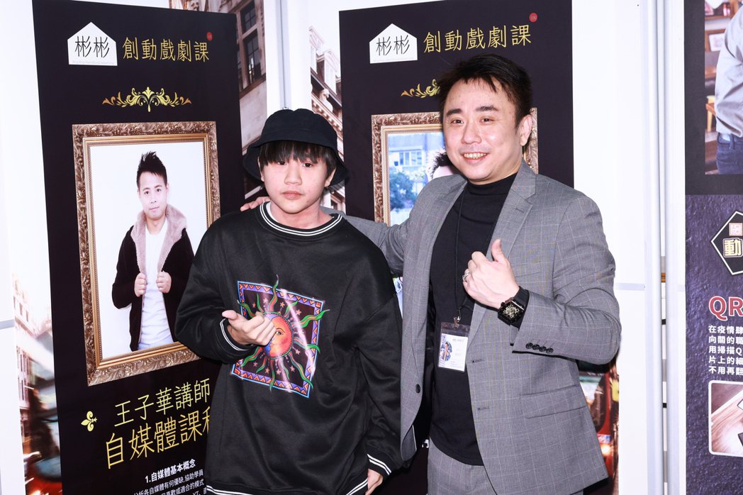 “小彬彬”温兆宇（右）与儿子“小小彬”温玄晔去年一同创业影视公司。记者王聪贤/摄影