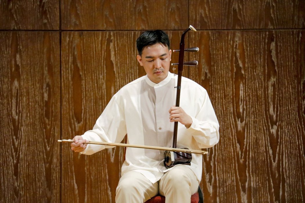 郭靖沐則利用琵琶獨具的「流水」技法，用緩速下行的演奏方式，「流」出了自己New ...