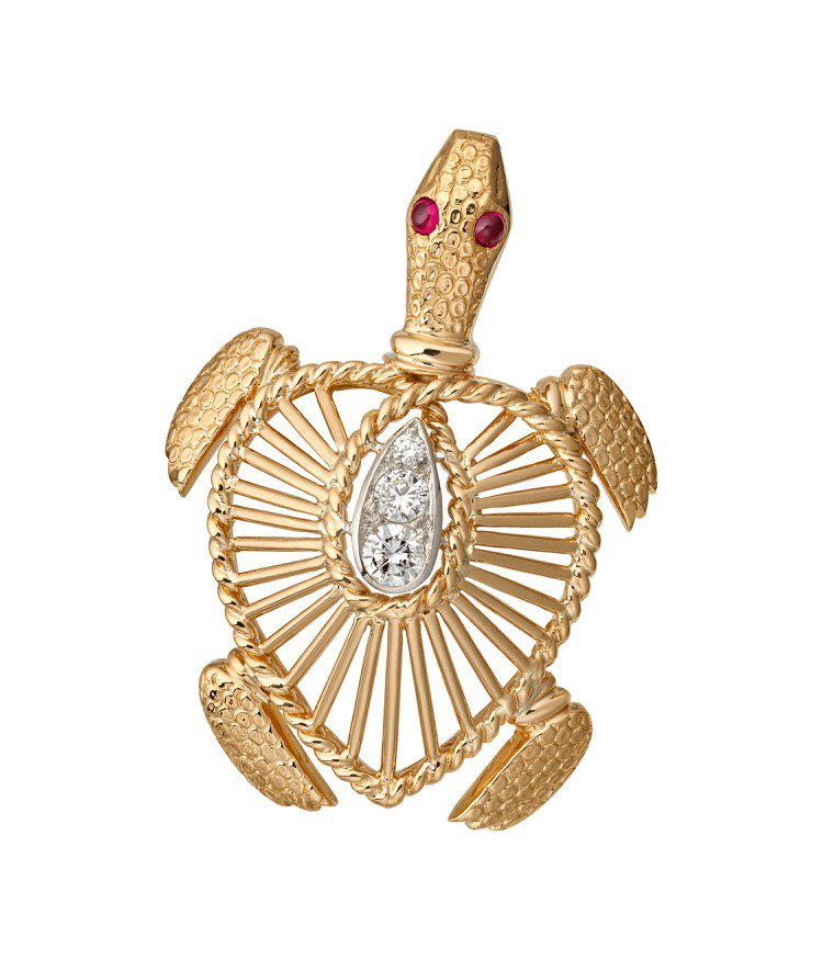 卡地亞骨董珍藏系列烏龜胸針，約1956年卡地亞巴黎，黃金和玫瑰金、鉑金、紅寶石、鑽石，約144萬元。圖／卡地亞提供