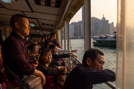 中國大陸今年「五一」小長假本周六將到來，預期香港將迎接疫情後最大一批陸客。（美聯社）