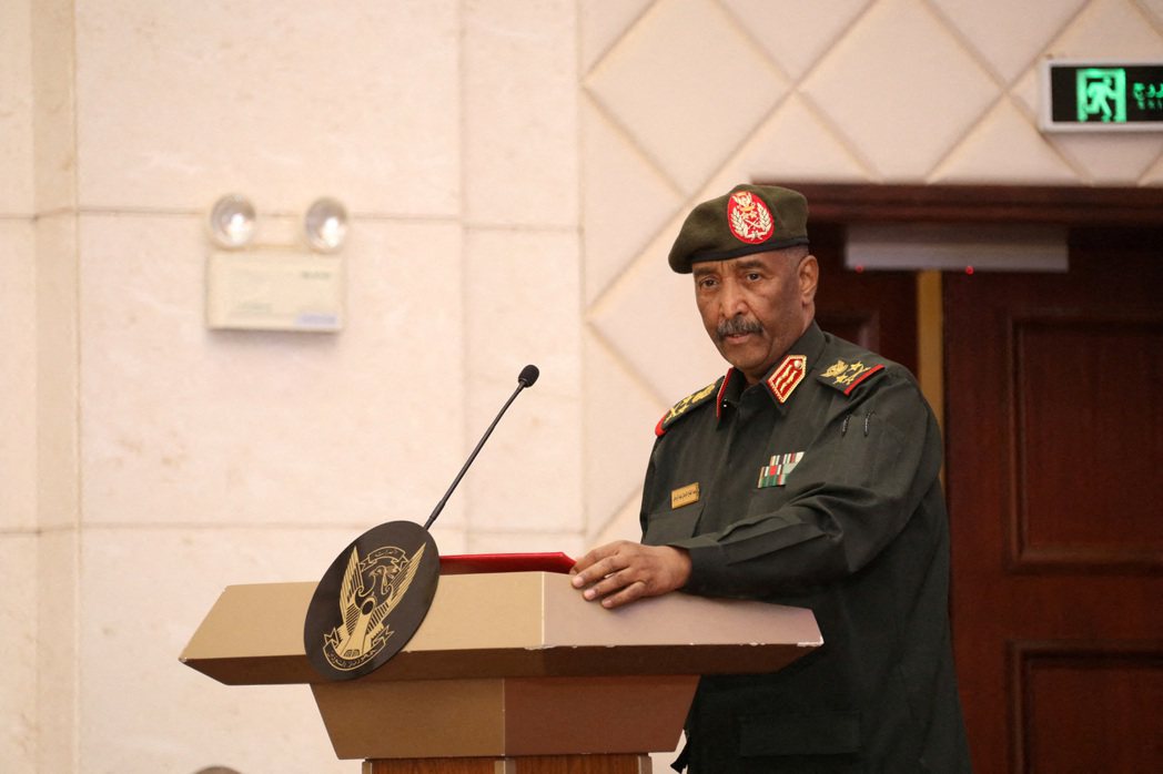 目前實質統治蘇丹的臨時政府主席及蘇丹武裝部隊總司令布爾汗將軍。 圖／路透社　