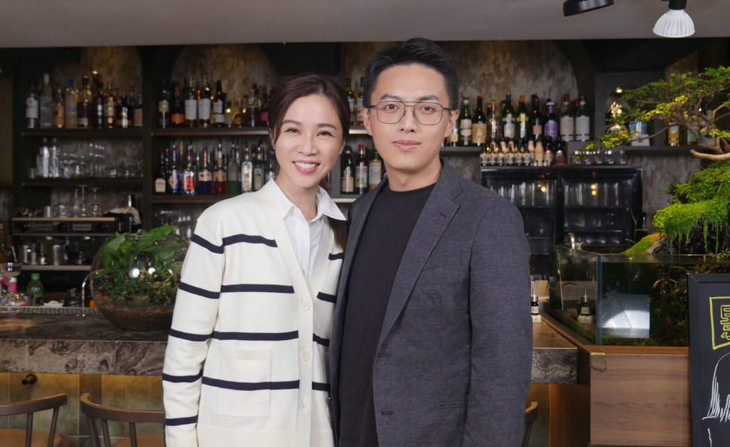 谢盈萱（左）和林君阳上节目接受专访。图／MOMOTV提供