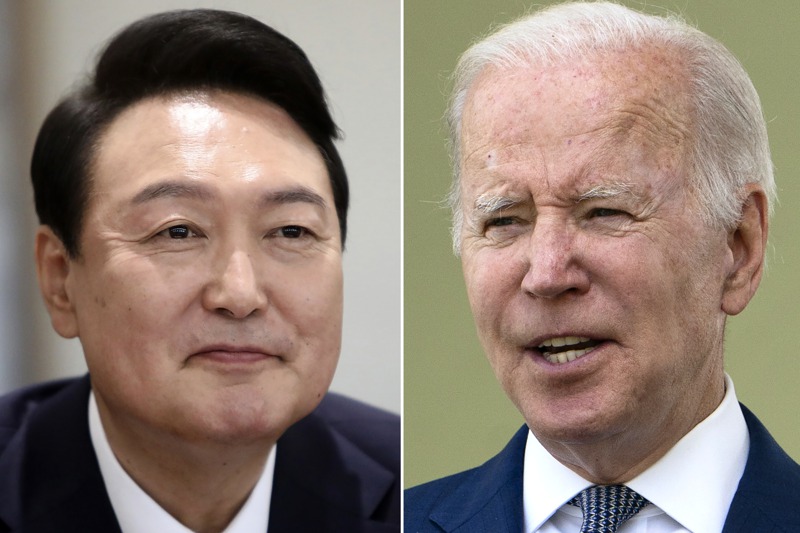 南韓總統尹錫悅（左）赴美，預計當地時間26日與美國總統拜登（右）有一場元首峰會。美聯社
