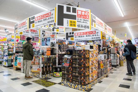 愈來愈多店像東京都內的大森山王店一樣，設PB專區積極促銷，其中也包括因「打槍殿堂」而更新的商品 