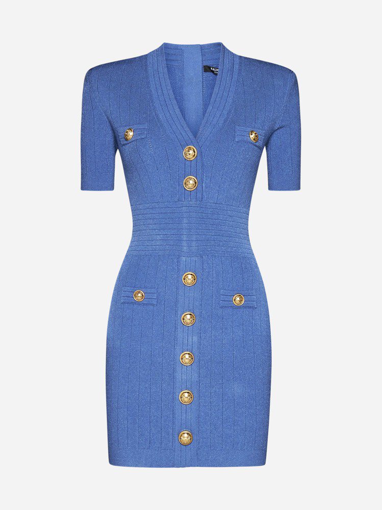 短袖經典金釦V領針織短裙、湖水藍色款，70,700元。圖／Balmain提供