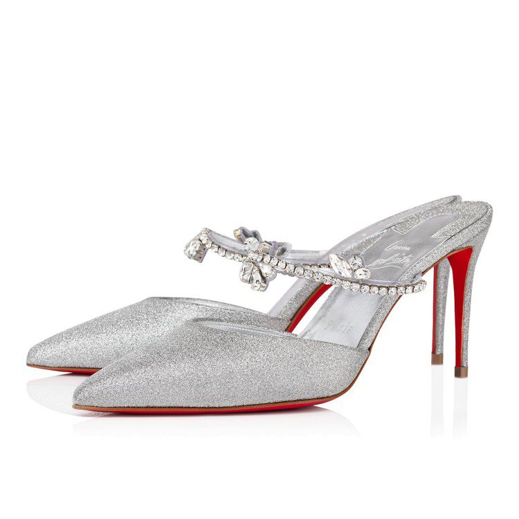 Planet Queen銀色小牛皮水晶裝飾穆勒鞋，38,000元。圖／Christian Louboutin提供