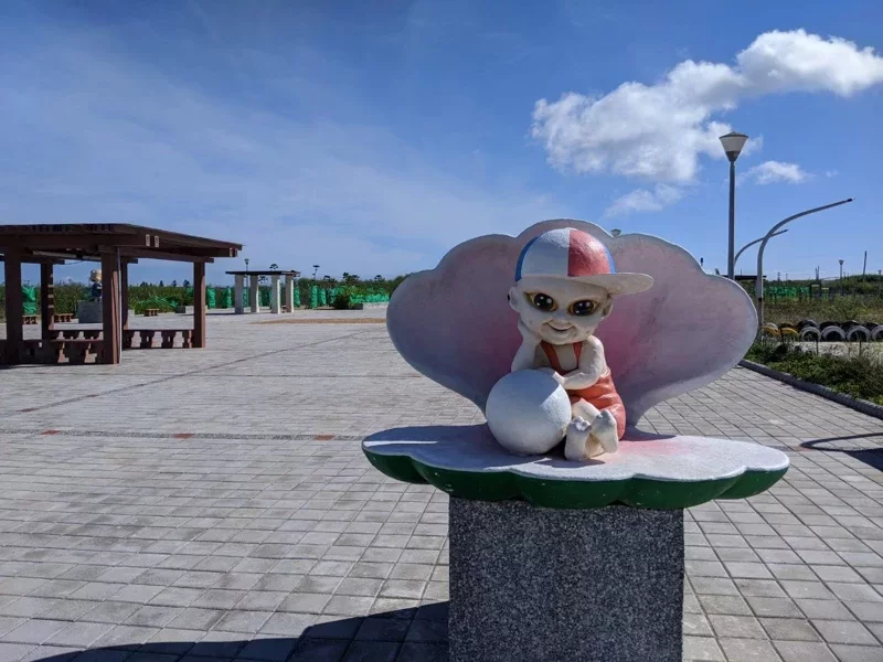 澎湖縣吉貝島的意象地標「珍珠小童」。 圖／記者楊德宜攝影