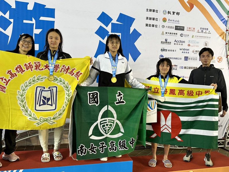台南女中李姵萱在高女組50公尺蝶式以28秒43與高師大附中李子芹並列金牌。圖／南市體育局提供