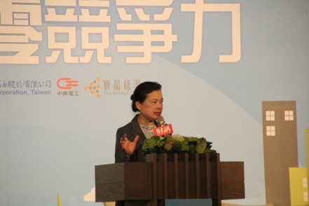王美花說，台灣不發展綠能對於長期經濟及製造業絕對會有傷害，且無法改善國內能源自主，所以一定要努力走。記者鍾泓良攝影