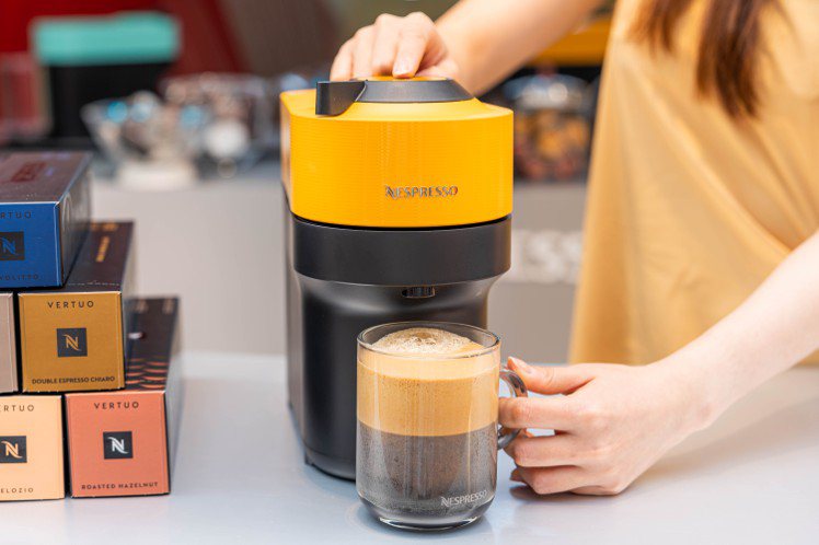 VERTUO POP玩色咖啡快閃店提供五5款臻選厚萃咖啡，無論你喜歡的是輕焙花果香、中焙溫和滑順口感，或是深焙的煙燻可可香調，都可以找到自己偏好的咖啡風味。圖／Nespresso提供