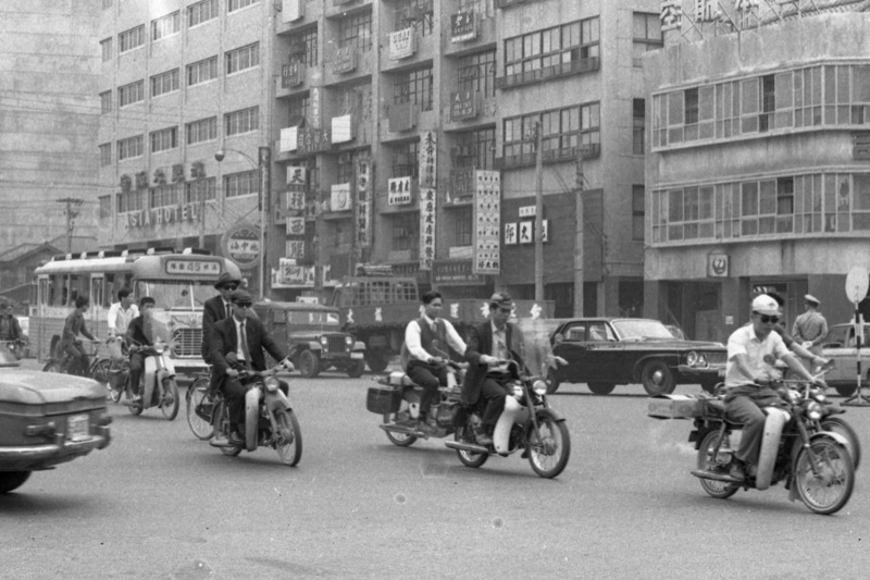 1968年5月1日，新頒「道路交通處罰條例」和「道路交通安全規則」全面實施，罰鍰提高了20倍。圖／聯合報系資料照片